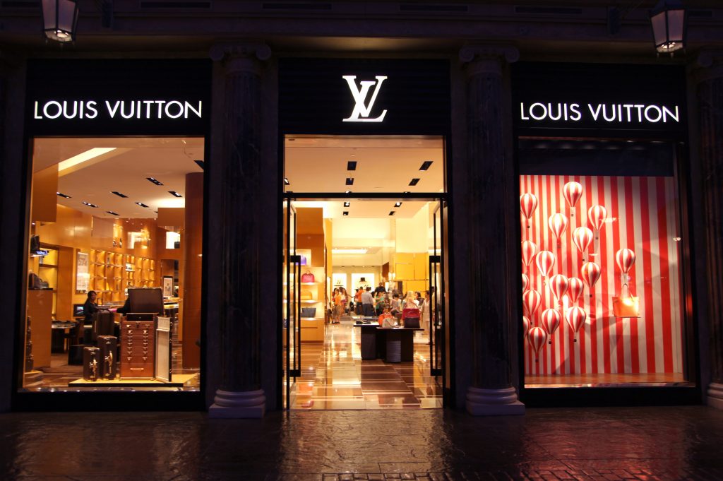 brandvanegmond_louisvuitton_bellagio_lasvegas_us_front_entrance - Scale Magazine